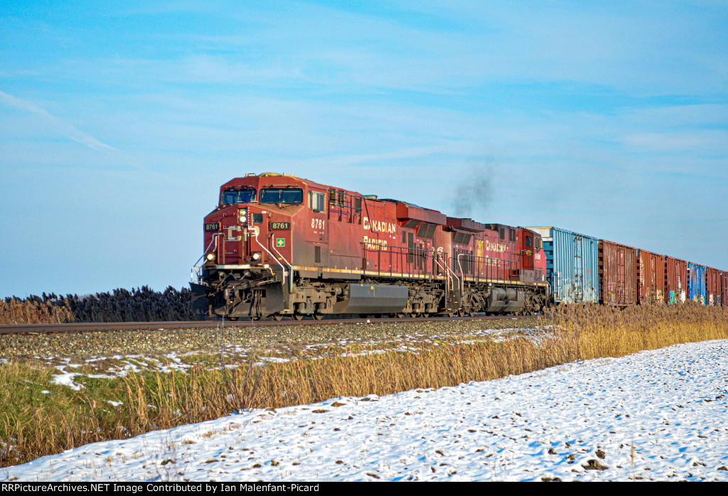 CP 8761 leads westbound manifest near lAcadie